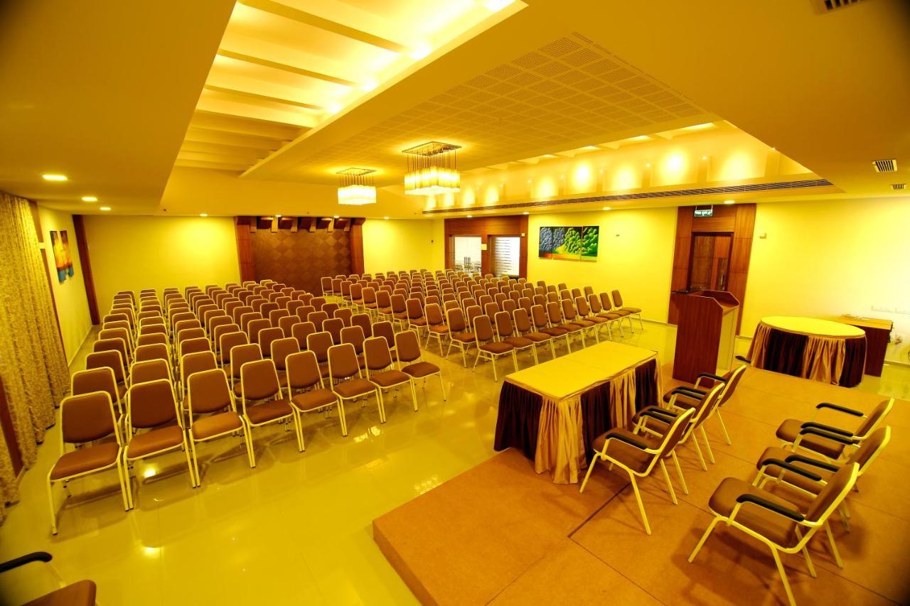 Hotel Hillway Park Коллам Экстерьер фото