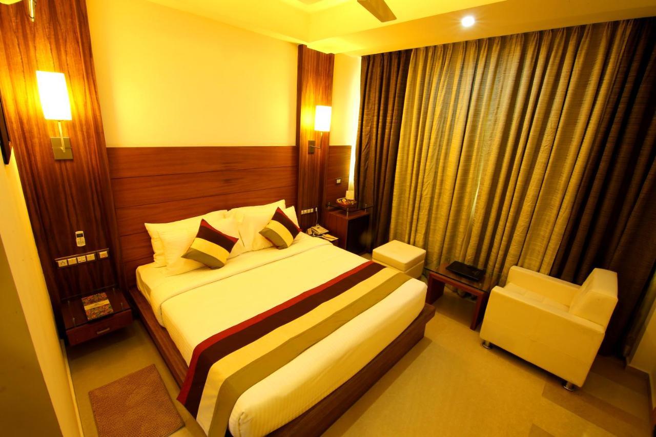 Hotel Hillway Park Коллам Экстерьер фото