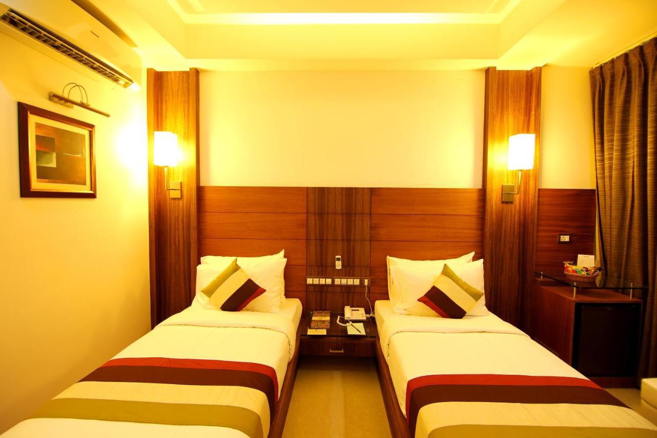 Hotel Hillway Park Коллам Экстерьер фото
