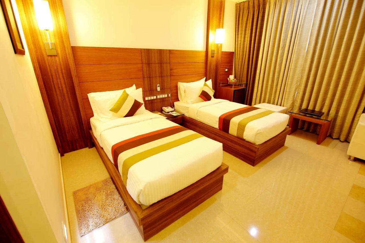 Hotel Hillway Park Коллам Экстерьер фото