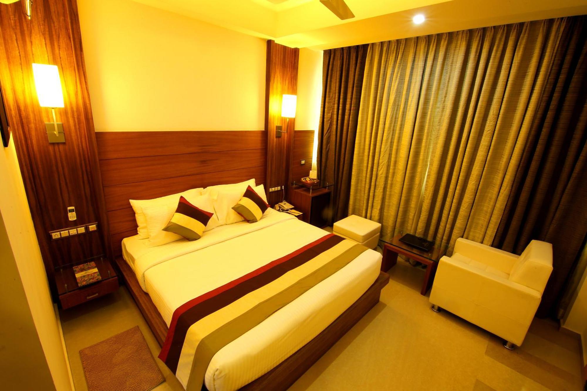 Hotel Hillway Park Коллам Экстерьер фото